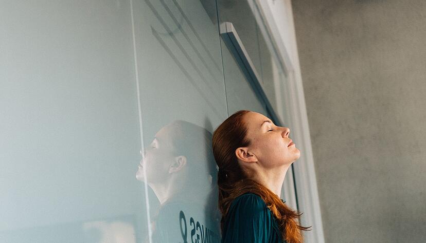 Tief durchatmen: Wirkt die F&uuml;hrungskraft &uuml;berfordert, kann das Team verst&auml;rkt auf Selbstorganisation setzen.