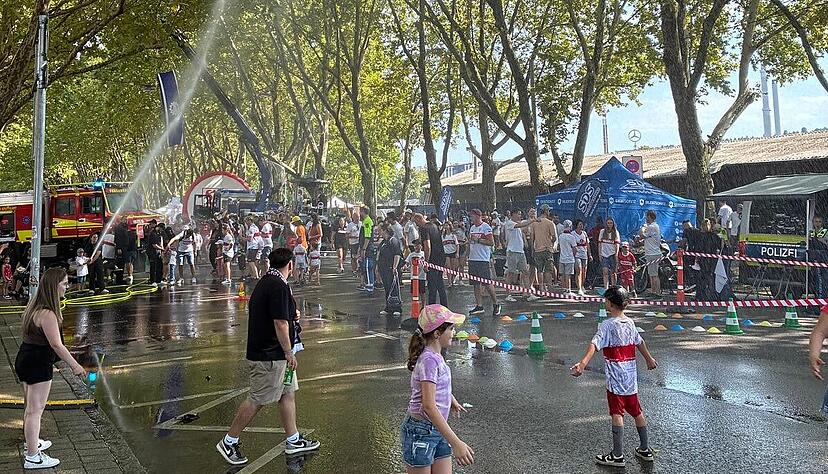 Bei der Saisoneröffnung des VfB Stuttgart herrschte Hitze-Wetter. Der Sommer kehrte mit 32 Grad zurück.