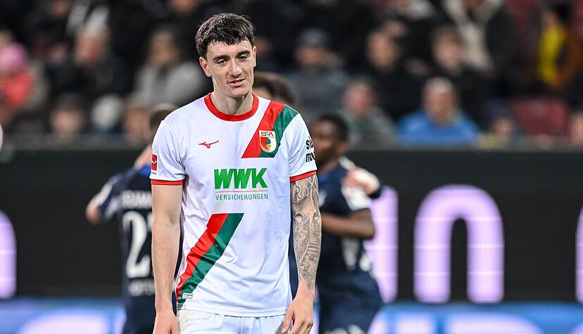 Entt&auml;uscht nach dem 2:2-Unentschieden: Augsburgs Cedric Zesiger.