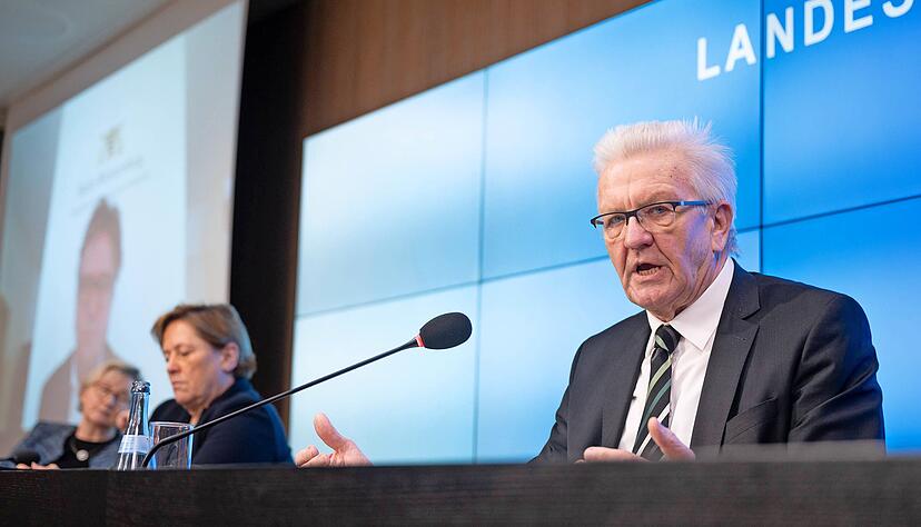 Ministerpr&auml;sident Winfried Kretschmann (Gr&uuml;ne) verteidigt die alte Regelung zur Ausgangssperre.
Foto: dpa