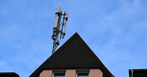 Mobilfunk-Antennen auf einem D&uuml;sseldorfer Wohnhaus - auch hier d&uuml;rfte der Datenverkehr gestiegen sein.