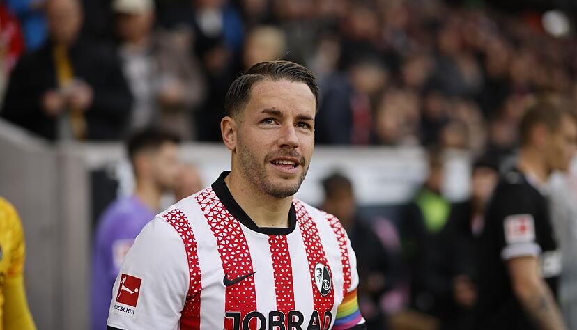 Da kann man schon mal l&auml;cheln - Christian G&uuml;nter ist nun alleiniger Rekordspieler des SC Freiburg.