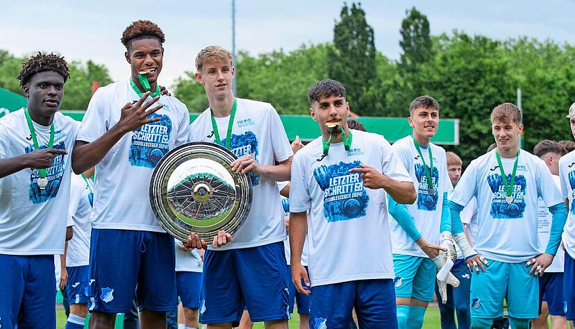 Ende Mai gewann die TSG um Max Moerstedt (Dritter von links) den Meistertitel und damit den Startplatz f&uuml;r die Youth League.