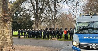 Die Polizei ist am Spieltag mit bis zu 2000 Einsatzkr&auml;ften unterwegs. So soll rund um die Partie VfB Stuttgart gegen Maccabi Tel Aviv f&uuml;r Sicherheit gesorgt werden.