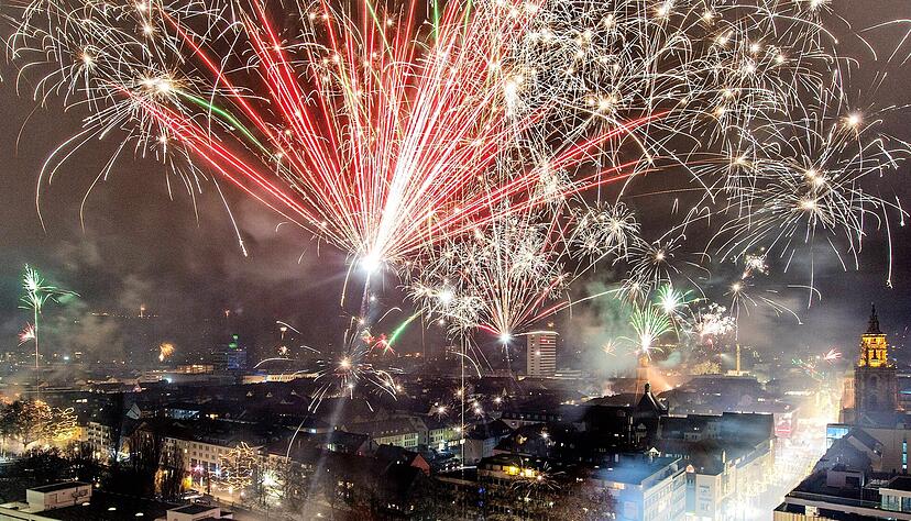 Silvesterfeuerwerk in Heilbronn 2019: Deutlich weniger Lokalitäten öffnen jetzt zum Jahreswechsel. Personalengpässe und besondere Auflagen dämpfen die Attraktivität für die Gastwirte. Foto:Archiv/Berger