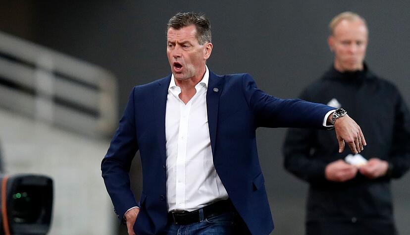 Trainer in Japan: Der frühere Bundesliga-Coach Michael Skibbe. (Archivbild) Trainer in Japan: Der frühere Bundesliga-Coach Michael Skibbe. (Archivbild)