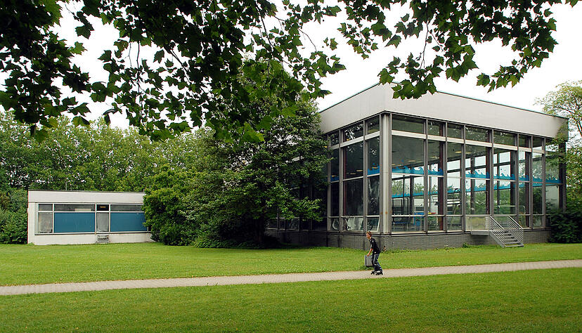 Das Design war zeitlos: Das alte Neckarsulmer Hallenbad, eingeweiht 1964, war ein Ortsbild prägendes Gebäude.