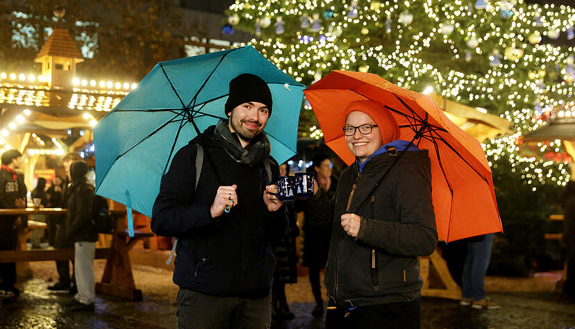 Wer am Wochenende auf den Weihnachtsmarkt will – wie hier in Heilbronn – sollte mit Regen rechnen. Wer am Wochenende auf den Weihnachtsmarkt will – wie hier in Heilbronn – sollte mit Regen rechnen.