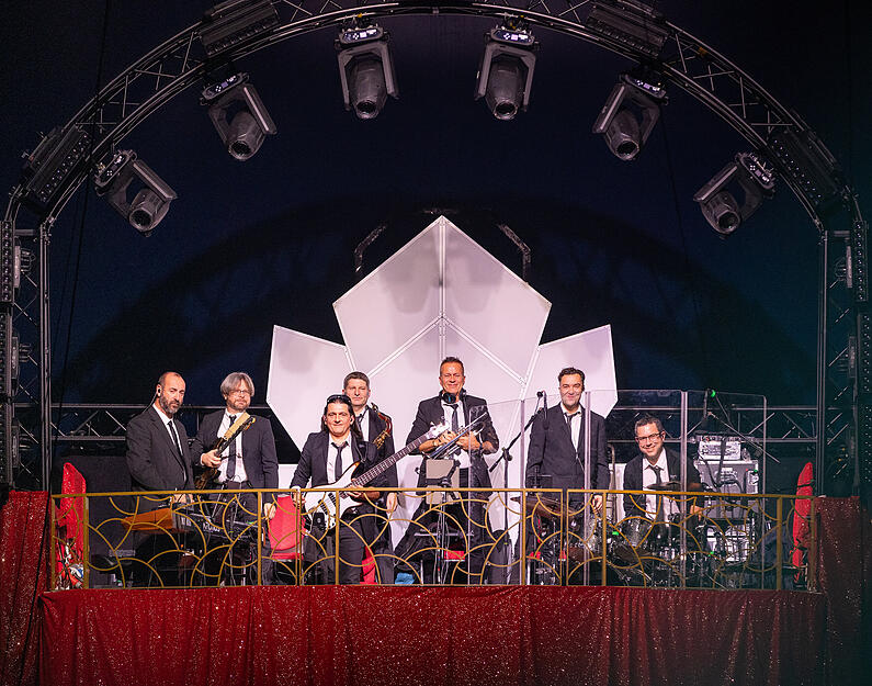 Live-Musik verleiht der Zirkusvorstellung eine besondere, stimmungsvolle Atmosphäre. Live-Musik verleiht der Zirkusvorstellung eine besondere, stimmungsvolle Atmosphäre.