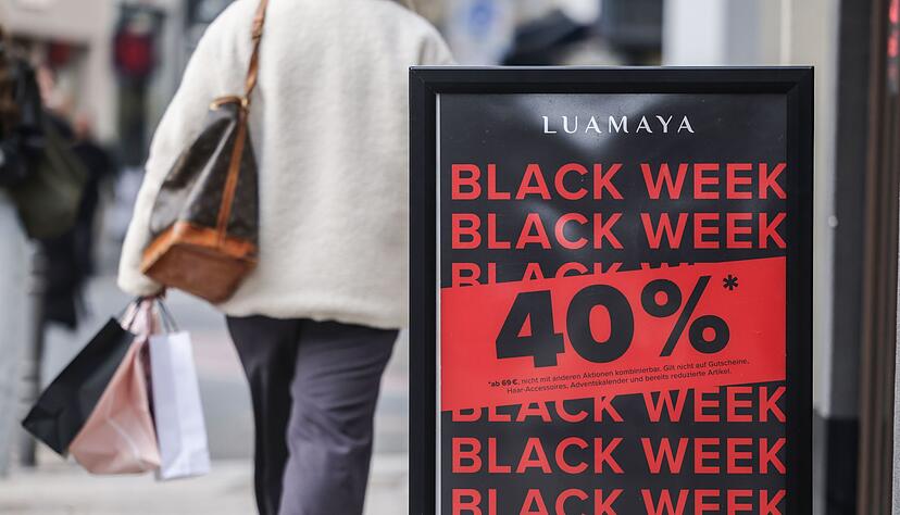 Viele H&auml;ndler werben im November mit hohen Rabatten.