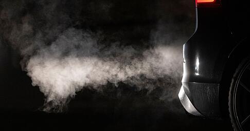 Ab 2035 sollen in der EU nur noch Autos zugelassen werden, die keine Emissionen ausstoßen. Die EU-Kommission könnte von diesem Plan nun abweichen.