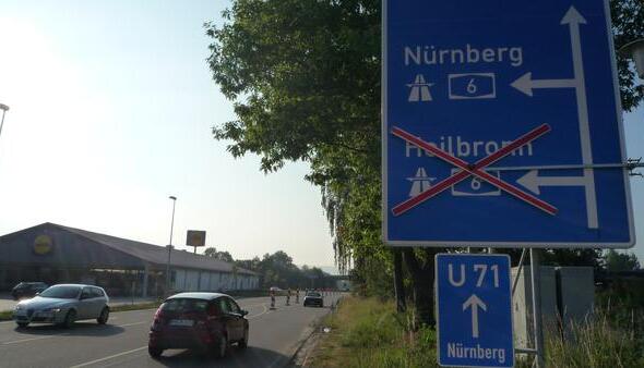 Baustelle A6: ab sofort werden die Stra&szlig;ensch&auml;den zwischen dem Autobahnkreuz Weinsberg und der Anschlussstelle Bretzfeld beseitigt.