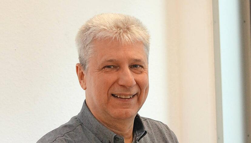 Uwe Schenk ist Fachleiter für Soziale Hilfen bei der Caritas. Im Januar 2026 geht er nach über 35 Jahren in den Ruhestand. Uwe Schenk ist Fachleiter für Soziale Hilfen bei der Caritas. Im Januar 2026 geht er nach über 35 Jahren in den Ruhestand.