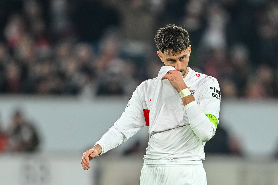 Atakan Karazor: Einmal den Abschluss selbst verpasst, dafür den Elfmeter zum 3:0 rausgeholt. Der Kapitän auch sonst mit einer guten Leistung. Note: 3 Atakan Karazor: Einmal den Abschluss selbst verpasst, dafür den Elfmeter zum 3:0 rausgeholt. Der Kapitän auch sonst mit einer guten Leistung. Note: 3