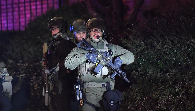 Nachbarn der Universit&auml;t wurden aufgefordert, ihre H&auml;user nicht zu verlassen.