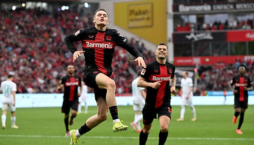 Nach dem 3:0 von Florian Wirtz (l) war die Partie entschieden.