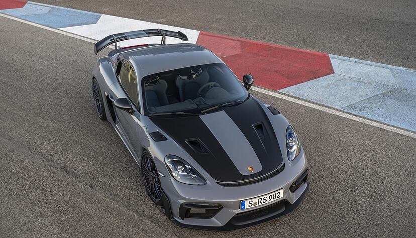 Servus... auf Wiedersehen?: Erst einmal läuft die bisherige 718-Baureihe bei Porsche Ende 2024 aus. Servus... auf Wiedersehen?: Erst einmal läuft die bisherige 718-Baureihe bei Porsche Ende 2024 aus.