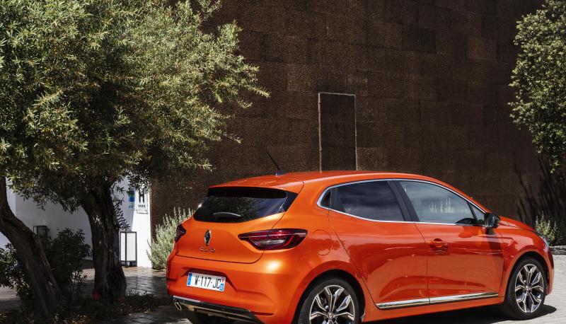 Im Kofferraum ist beim Clio nun Platz für 391 Liter. Im Kofferraum ist beim Clio nun Platz für 391 Liter.