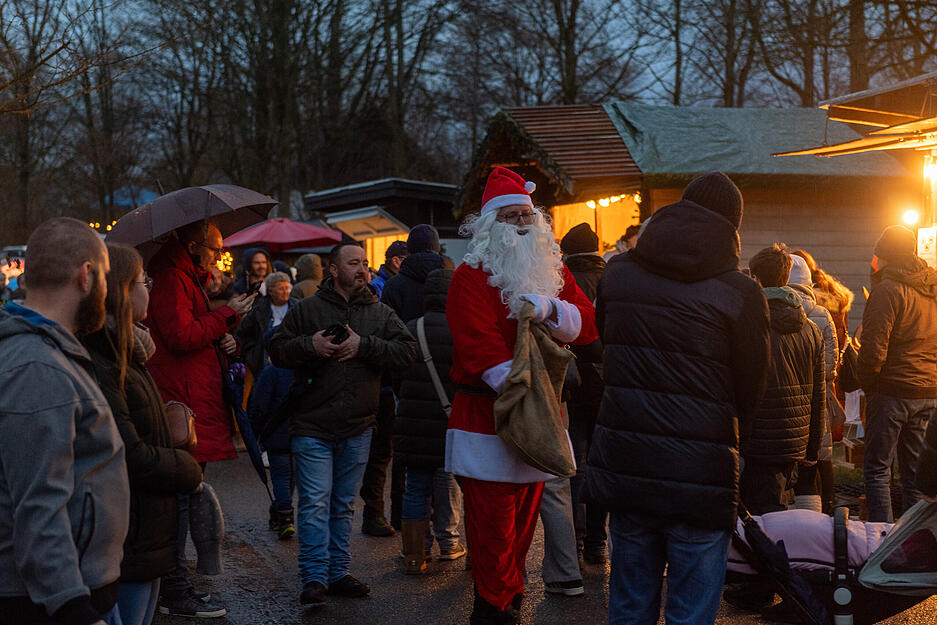 Ab 16 Uhr zeigt sich der Nikolaus am See.