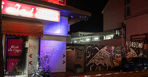 Vor einem Nachtclub in Heilbronn hat es in der Nacht auf Ostermontag gebrannt. Vor einem Nachtclub in Heilbronn hat es in der Nacht auf Ostermontag gebrannt.