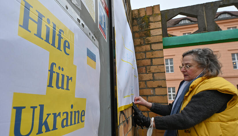 In Deutschland ist die Spendenbereitschaft für die Kriegsopfer in der Ukraine bei einigen Organisationen so hoch wie nie zuvor. In Deutschland ist die Spendenbereitschaft für die Kriegsopfer in der Ukraine bei einigen Organisationen so hoch wie nie zuvor.