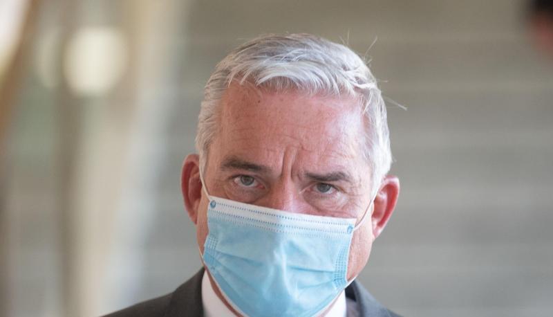 Thomas Strobl (CDU) kommt mit einer medizinischen Maske zu einer Plenarsitzung des Landtags von Baden-Württemberg. Thomas Strobl (CDU) kommt mit einer medizinischen Maske zu einer Plenarsitzung des Landtags von Baden-Württemberg.