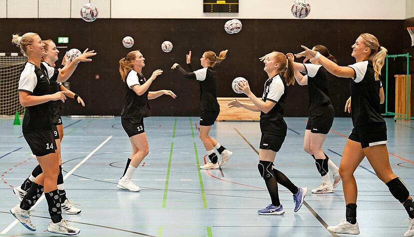 Mit bester Laune haben die Spielerinnen der Sport-Union Neckarsulm inzwischen das Training wiederaufgenommen. Nach zwei Wochen in Neckarsulm und f&uuml;nf Tagen im Trainingslager in Th&uuml;ringen ist Trainer Thomas Zeitz zufrieden.