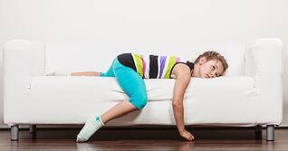Mir ist langeweilig! Da müssen Kinder durch, sagen Experten. Eltern können nicht immer die ganze Zeit für Abwechslung sorgen. Foto: Voyagerix/stock.adobe.com Mir ist langeweilig! Da müssen Kinder durch, sagen Experten. Eltern können nicht immer die ganze Zeit für Abwechslung sorgen. Foto: Voyagerix/stock.adobe.com