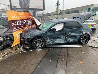 Ein Autofahrer übersah vermutlich den Rettungswagen an der Kreuzung in Heilbronn.