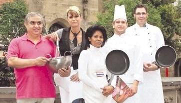 Antonio Cosentino, Anastasia Adiopoulou, Jamlong Frenz, Andreas Hauck und Dieter Schulthei&szlig; (von links) wollen die G&auml;ste so richtig verw&ouml;hnen.Foto: Juergen Koch