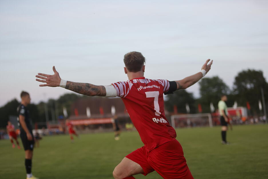 Jan Reuther erzielte das 1:0 für den VfR Gommersdorf im badischen Pokal gegen Waldhof Mannheim.