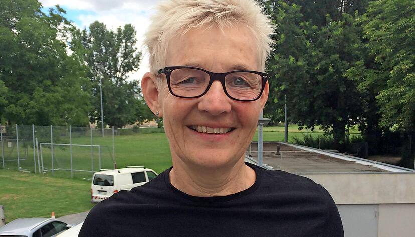 Motiviert und Engagiert: Rosemarie Just-Espert, Abteilungsleiterin Leichtathletik der TSG Heilbronn tr&auml;gt schon mal das Helfer-Shirt zur DM.
Foto: Stefanie Wahl