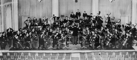 Großes Konzert des Symphonie-Orchesters der 7. US-Armee 1959  in der Harmonie. Der Reinerlös fließt dem Wiederaufbaufonds des Kiliansturmes und dem Erziehungsheim Lichtenstern zu.