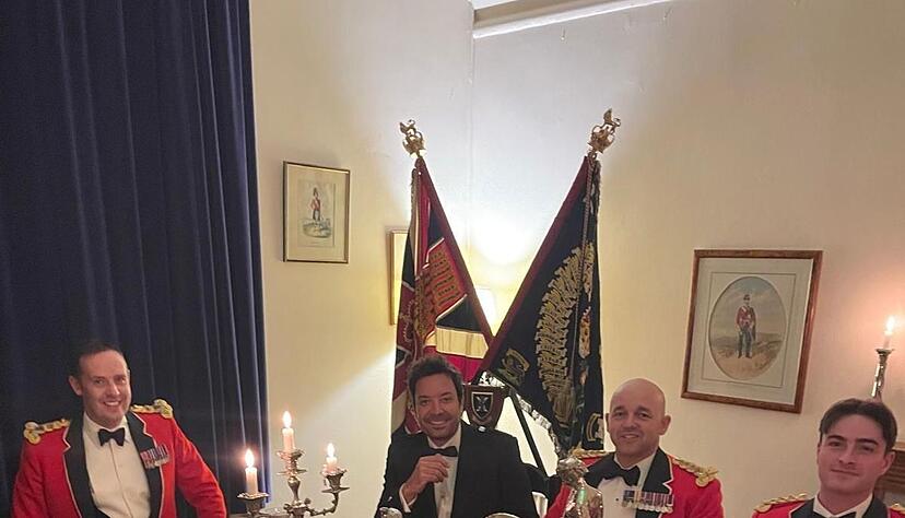 Jimmy Fallon wurde spontan zum Dinner eingeladen. Jimmy Fallon wurde spontan zum Dinner eingeladen.