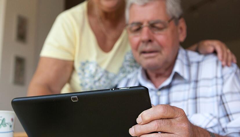 Freude sieht anders aus: Wer mit einem Bescheid der Rentenversicherung nicht einverstanden ist, kann Widerspruch dagegen einlegen.