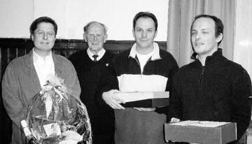 Fischereivereinsvorstand Michael Heil (v. links) zeichnet die langjährigen Mitglieder Walter Diefenbacher, Peter Reutter und Thomas Mickevicius aus. Fischereivereinsvorstand Michael Heil (v. links) zeichnet die langjährigen Mitglieder Walter Diefenbacher, Peter Reutter und Thomas Mickevicius aus.