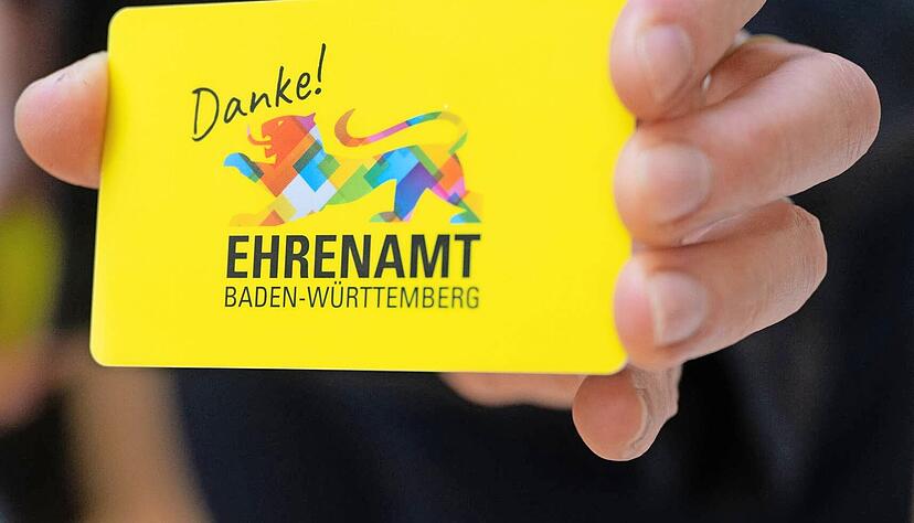 Das Land will die Ehrenamtskarte umsetzen, die Landkreise Heilbronn und Hohenlohe machen aber erst mal nicht mit, weil der Aufwand zu gro&szlig; ist.