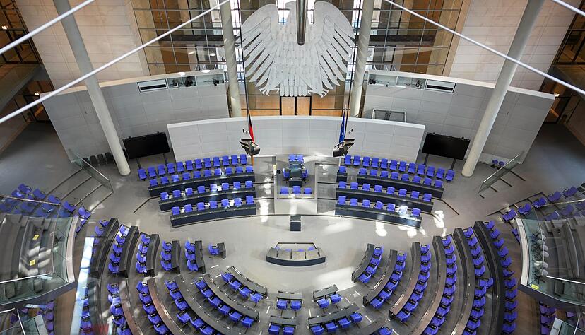 Im Bundestag muss umgebaut werden. Es gibt weniger Sitze und Parteien im neugew&auml;hlten Parlament.