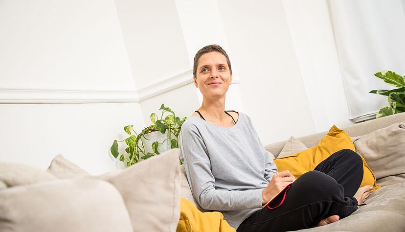 Stressabbau im Alltag: Kurze Momente des Alleinseins helfen, den Kopf zu entspannen und Stress zu reduzieren.