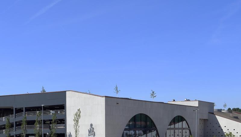 Blick auf den Neubau der Firmenzentrale der Drogeriemarktkette dm. Foto: Uli Deck Blick auf den Neubau der Firmenzentrale der Drogeriemarktkette dm. Foto: Uli Deck
