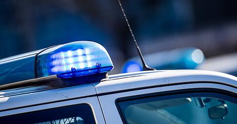 Ein tödlicher Unfall hat sich in Asperg (Landkreis Ludwigsburg) ereignet. Ein Linienbus hat eine Person überrollt.