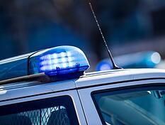 Fünf Familienmitglieder wurden an verschiedenen Orten, unter anderem in Reutlingen, getötet. Die Polizei verdächtigt den Bruder des Familienvaters – sie entdeckte eine Schusswaffe neben den Leichen.