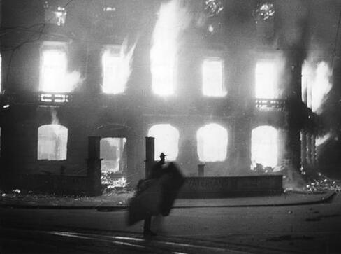 Zusammengestellt von Archiv und Dokumentation der Heilbronner Stimme -  Hotel Central am Bahnhof. Ab 19.18 Uhr fallen in 37 Minuten tonnenweise Bomben auf Heilbronner Stadtgebiet.