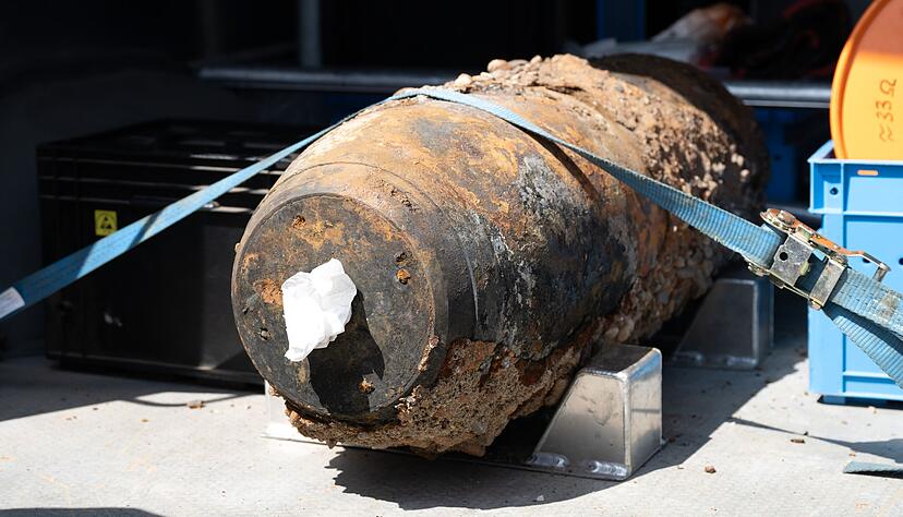 In Dresden musste 2025 diese 250 Kilo schwere Weltkriegsbombe entsch&auml;rft werden. Auch in Stuttgart r&uuml;ckt der Kampfmittelbeseitigungsdienst am Sonntag f&uuml;r eine &auml;hnliche Bombe an.