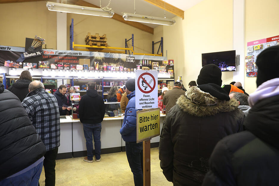 Trotz Diskussionen um Verbote bleibt die Nachfrage nach Feuerwerk hoch. Trotz Diskussionen um Verbote bleibt die Nachfrage nach Feuerwerk hoch.