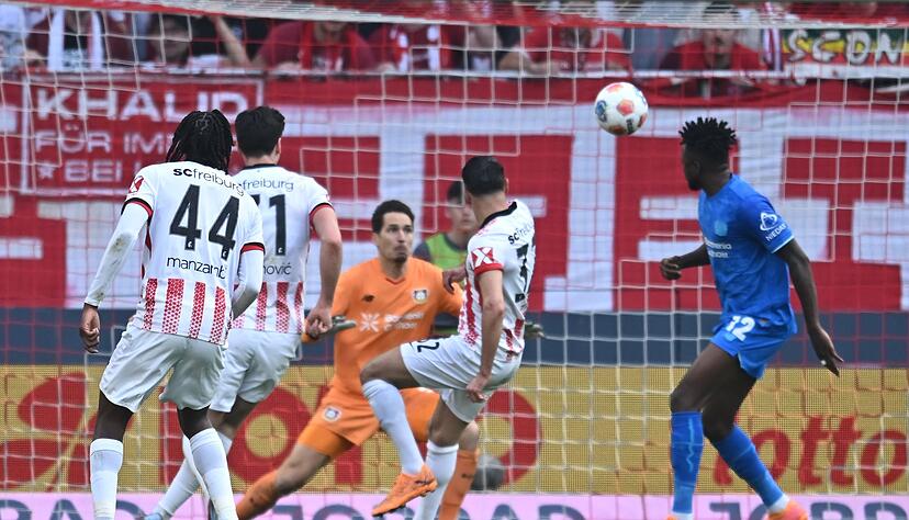 Kurios und historisch: Vincenzo Grifos F&uuml;hrungstor zum 1:0 gegen Bayer.