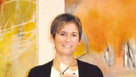Die gelernte Krankenschwester Susanne Schädel stellt ihre Werke aus Keramik aus. Um sich immer weiter zu verbessern, besucht sie regelmäßig Workshops.Foto: Muth Die gelernte Krankenschwester Susanne Schädel stellt ihre Werke aus Keramik aus. Um sich immer weiter zu verbessern, besucht sie regelmäßig Workshops.Foto: Muth