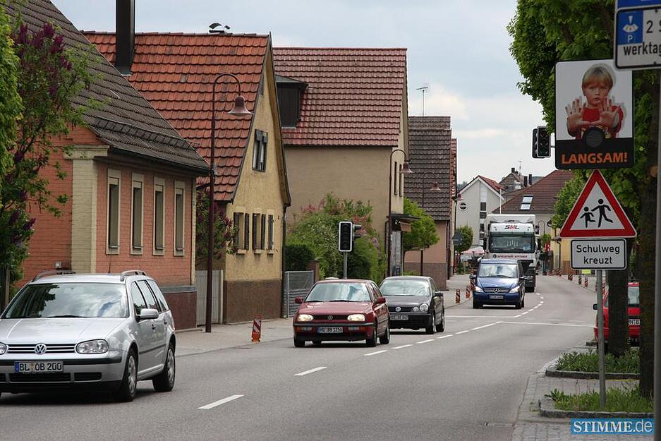 Im Februar 2009 beantragt die Initiative "Tempo 30 f&uuml;r den Gefahrenbereich Schulweg".