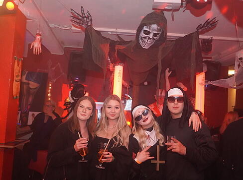 Viele der Locations der Halloween-Shuttleparty in Öhringen waren gruselig dekoriert.