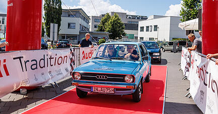 Audi-Werkleiter Fred Schulze war mit seiner Frau Claudia in einem Audi 50 bei der Heidelberg Historic am Start.
